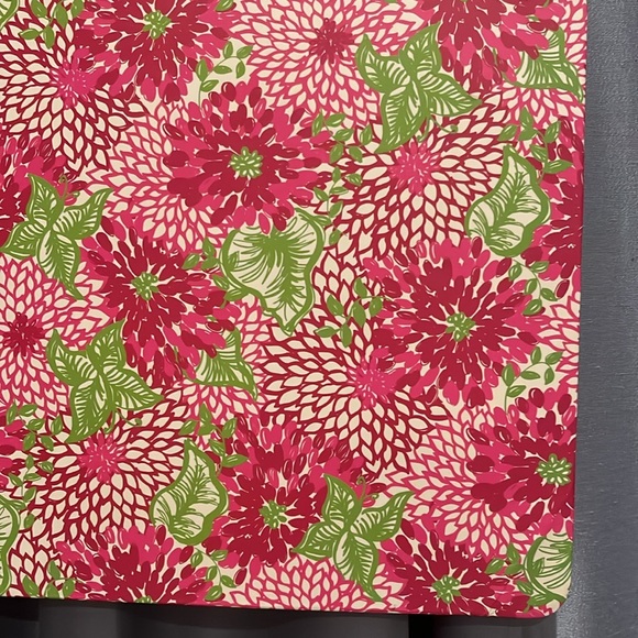 Lilly Pulitzer Magnetic Board with 4 magnets - Picture 14 of 16